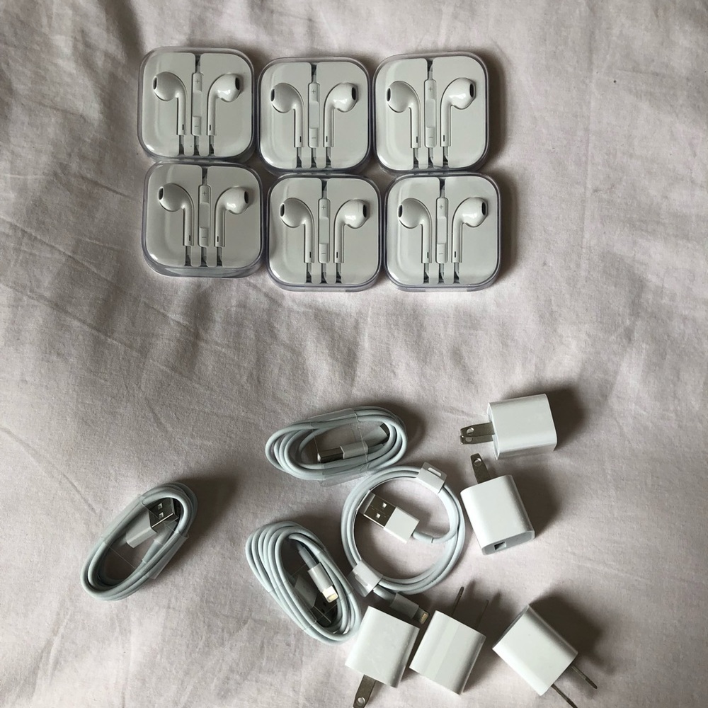 AUTHENTIC NEW Apple earphones